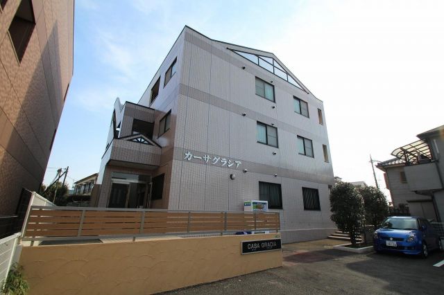 狭山市入間川のマンションの建物外観