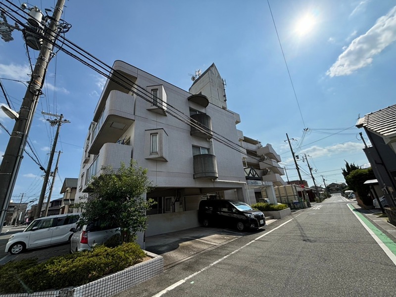 姫路市飾磨区若宮町のマンションの建物外観