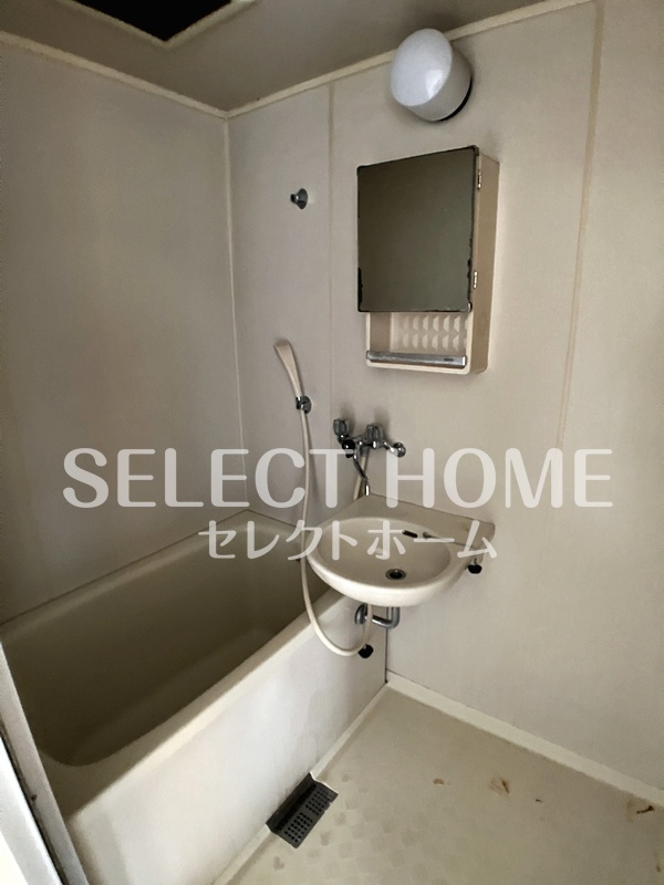 バス・シャワールーム　コンパクトで使いやすいお風呂です