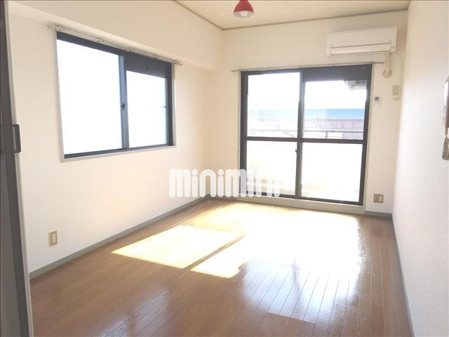 居室・リビング　光が入り明るいお部屋です。