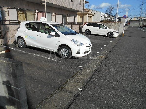 【犬山市松本町のマンションの駐車場】