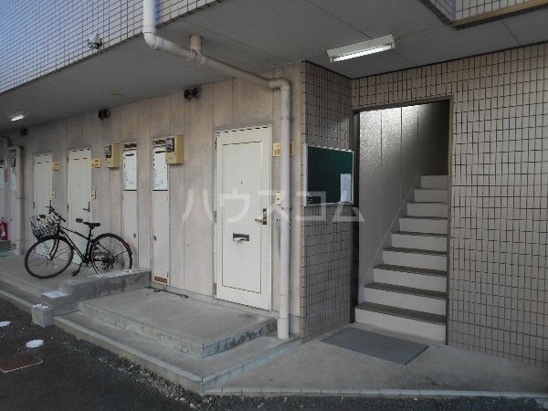 【犬山市松本町のマンションのエントランス】