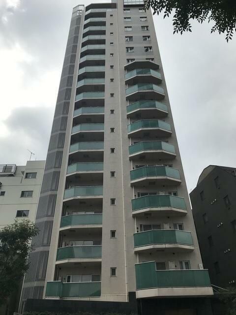 港区六本木のマンションの建物外観