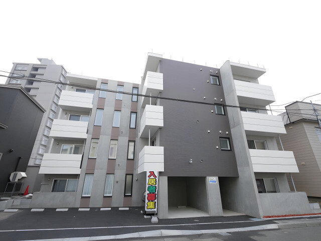 札幌市南区澄川五条のマンションの建物外観