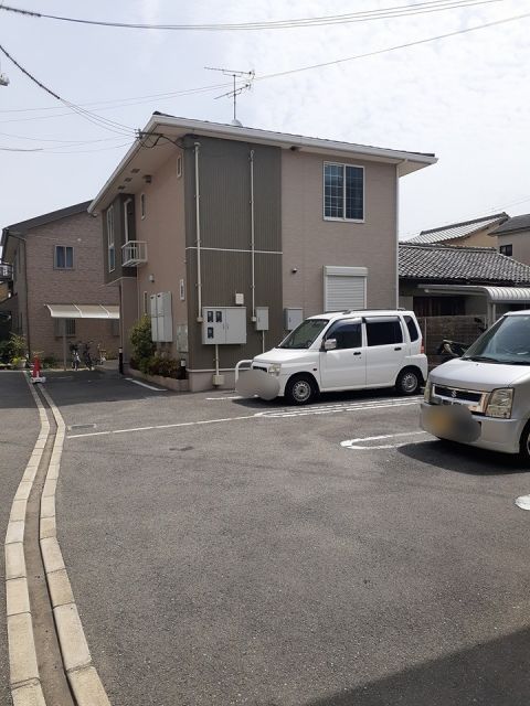 【岸和田市春木旭町のアパートのエントランス】