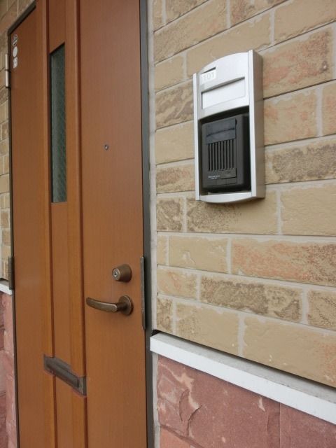 セキュリティ　玄関にはモニターホン。