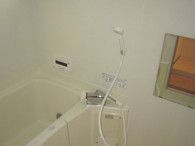 バス・シャワールーム　小窓付き浴室