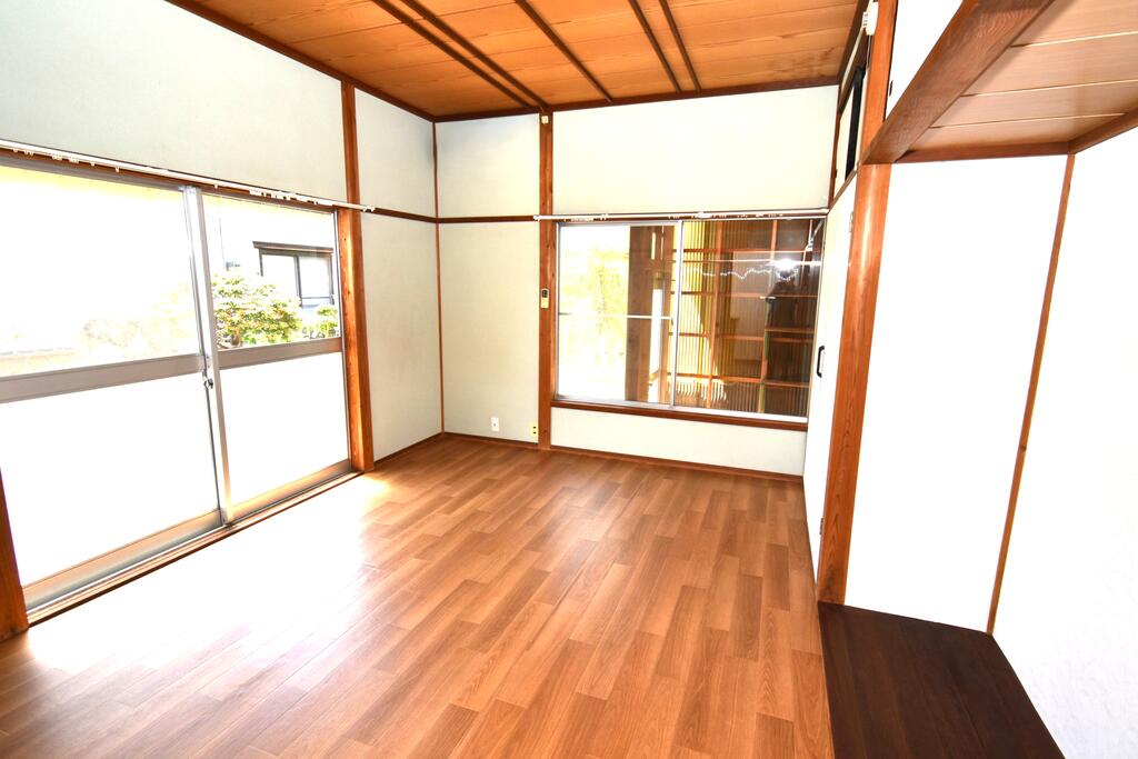 その他設備　玄関横の洋室