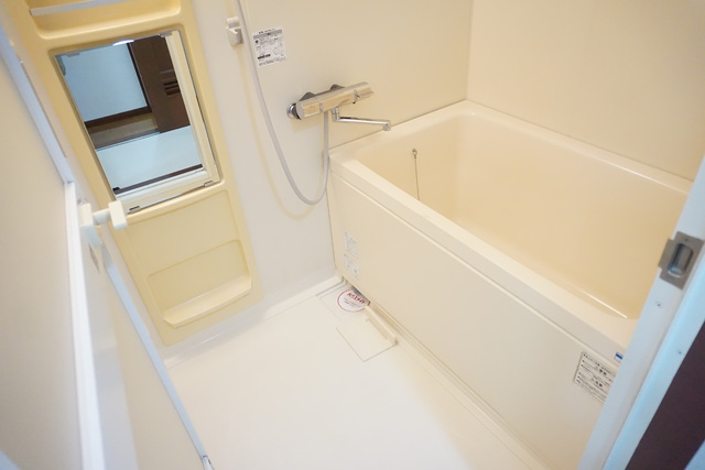 バス・シャワールーム　追焚給湯付きバスルーム