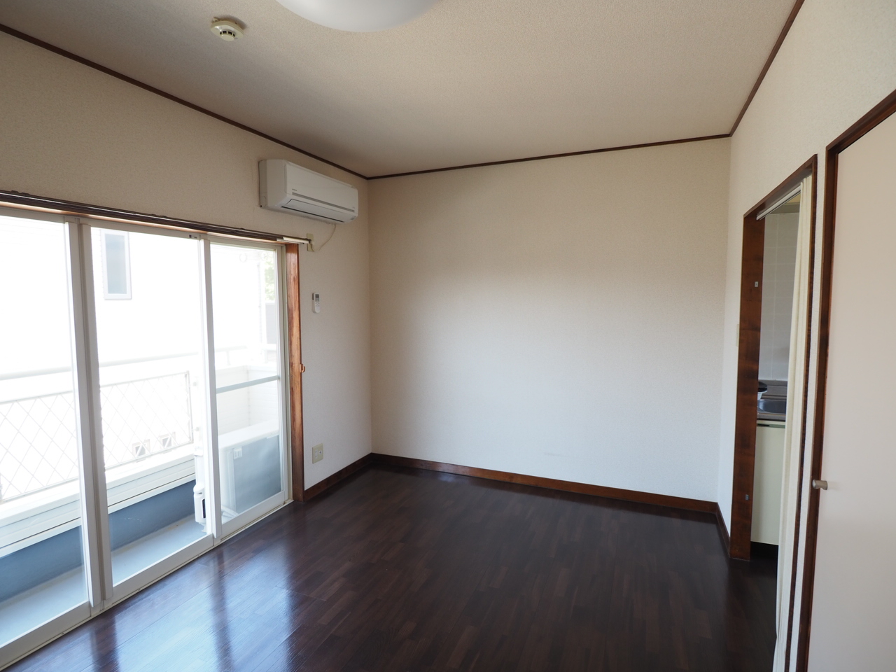 居室・リビング　居室7.0帖　フローリングのお部屋なのでお掃除がしやすいです