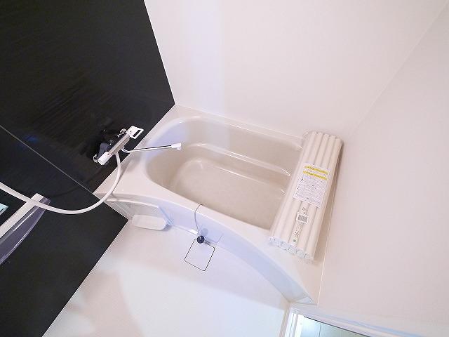 バス・シャワールーム　コンパクトで使いやすいお風呂です