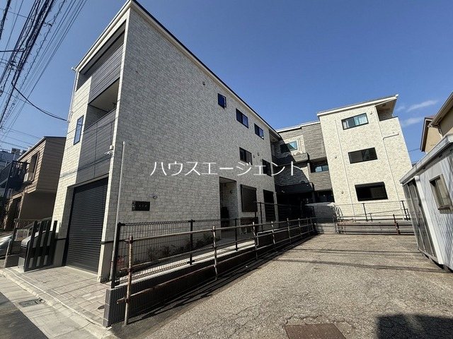 建物外観　３階建てのアパートです。