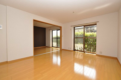 その他　リビングと洋室をつなげて広い空間に