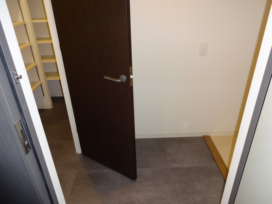 玄関　※別部屋の写真です