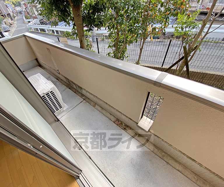 バルコニー　南向きのワイドなバルコニーです。