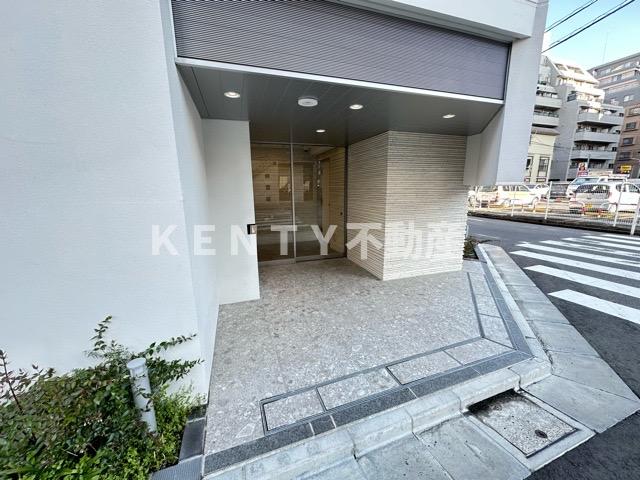 エントランス　落ち着いたエントランスです