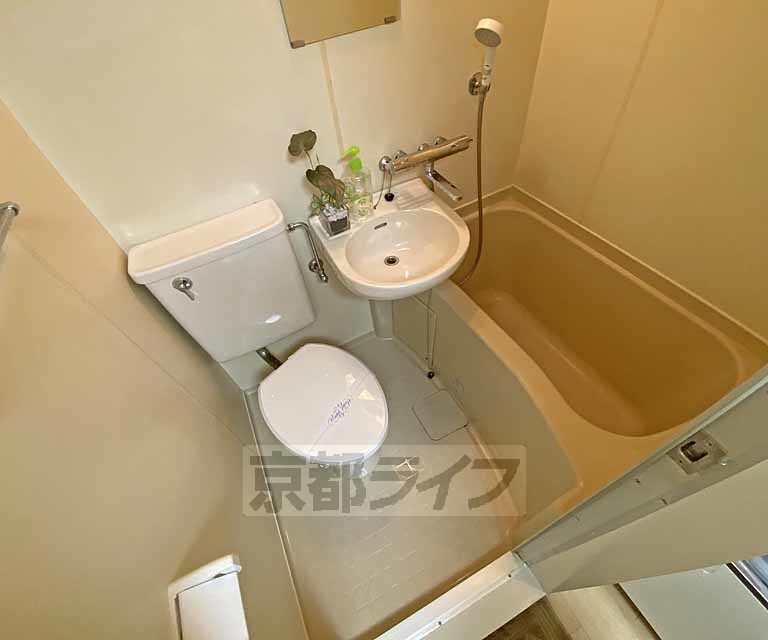 バス・シャワールーム　３点ユニットバスです。