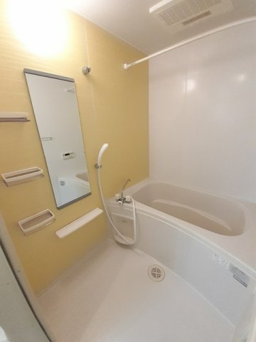 バス・シャワールーム　落ち着いた空間のお風呂です