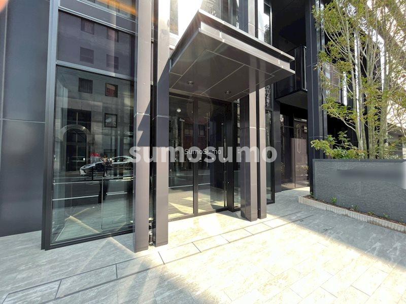 エントランス　落ち着いたエントランスです