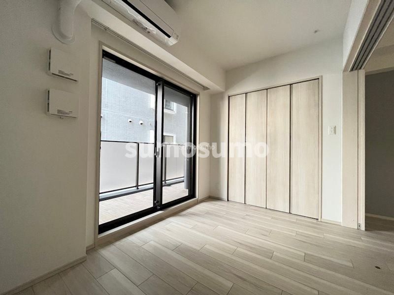 その他部屋・スペース　開放的な寝室です