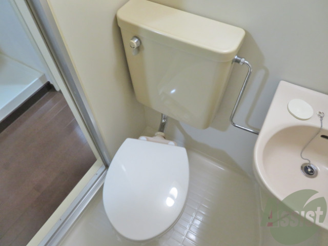 トイレ　こちらはトイレです。清潔感があり、安心して使用できます。