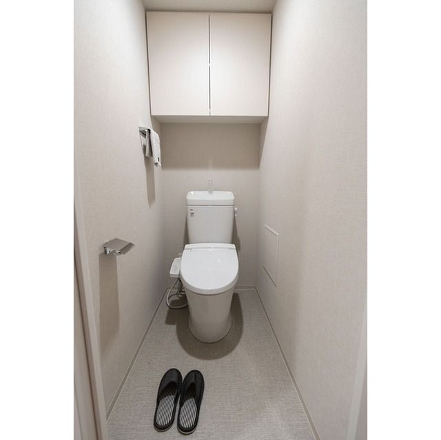 トイレ　【家具・家電の備え付けはありません】