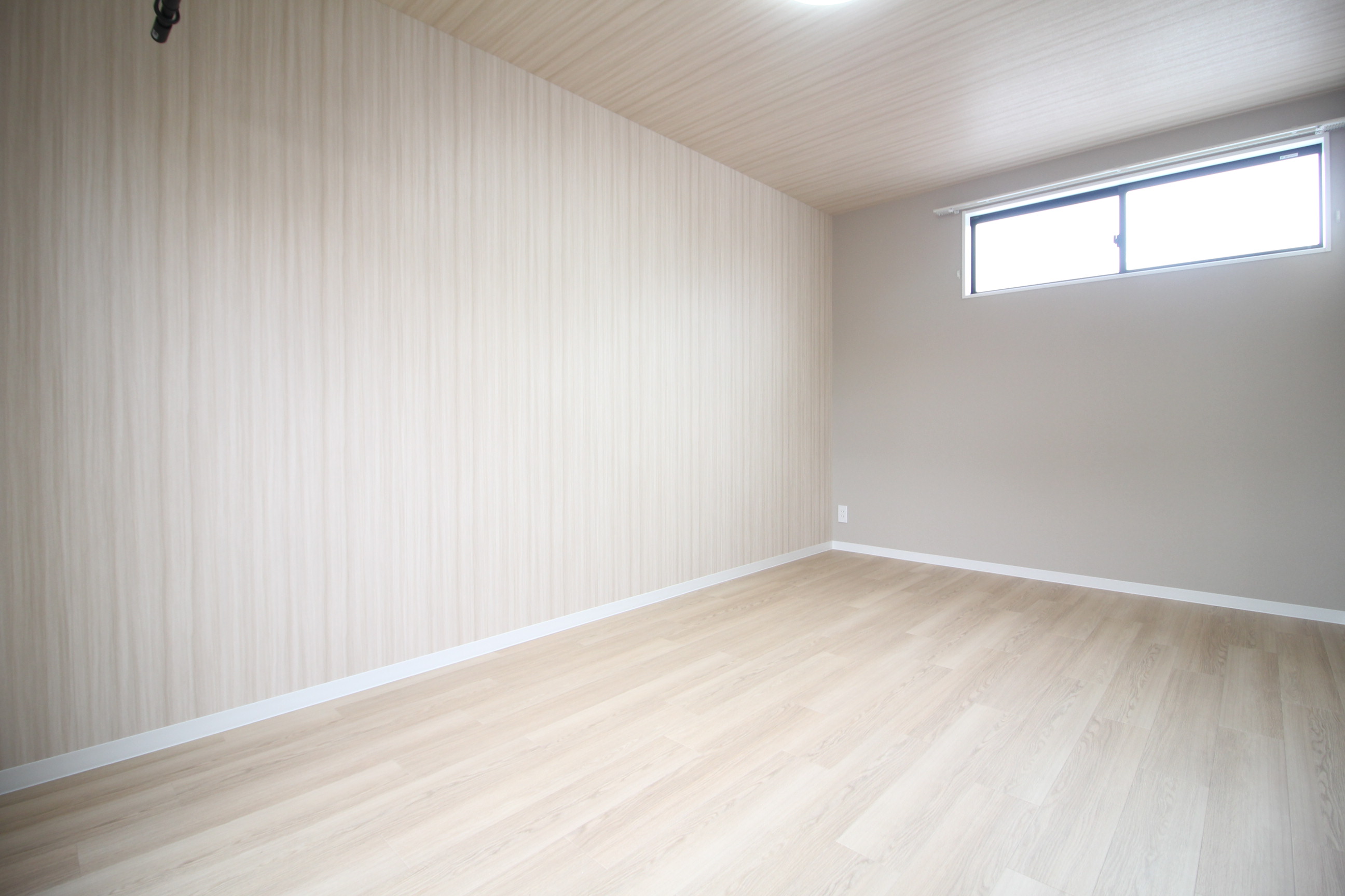 居室・リビング　清潔感のある8帖居室♪