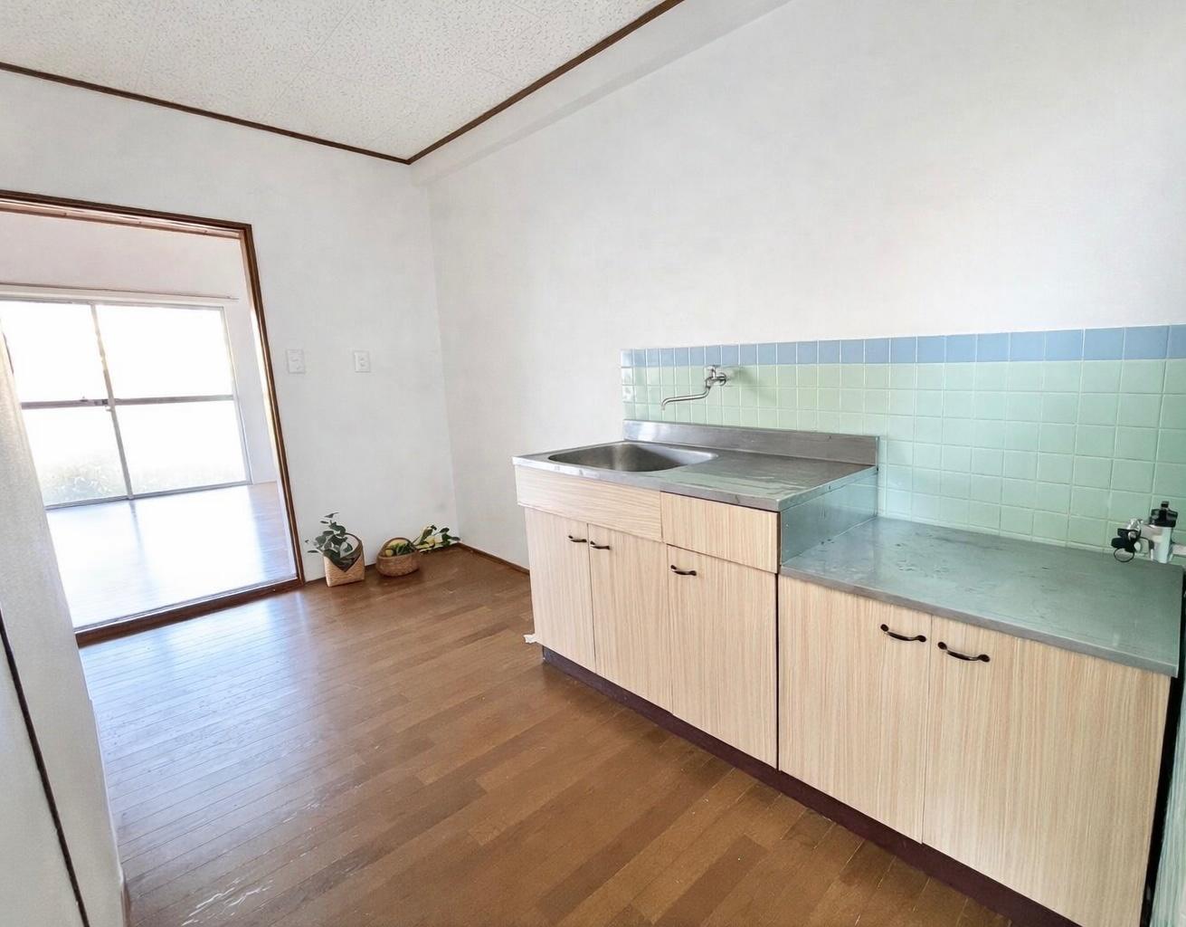 キッチン　家族で並んでも使いやすい、ゆとりあるキッチン