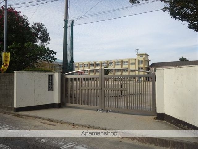 小学校　雑賀小学校（小学校）まで153m