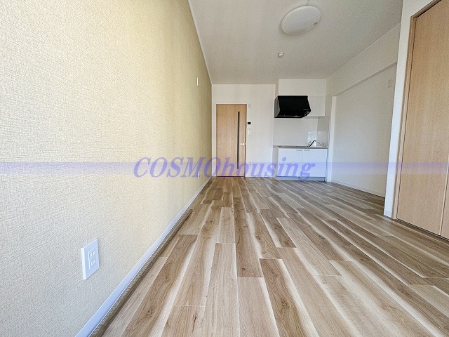 居室・リビング　リノベーション中　同タイプの室内写真です。