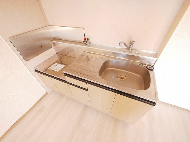 キッチン　コンパクトなキッチンで掃除もラクラク