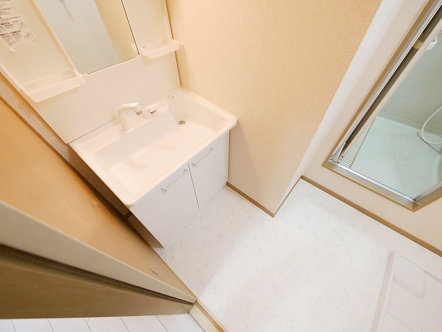 洗面設備　コンパクトで使いやすい洗面所