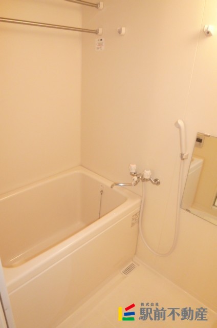 バス・シャワールーム　浴室乾燥機つき♪