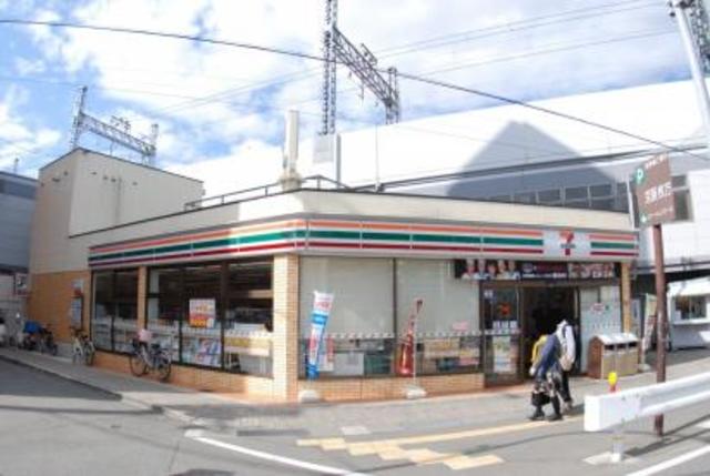 コンビニ　セブンイレブン枚方市駅東口店（コンビニ）まで908m