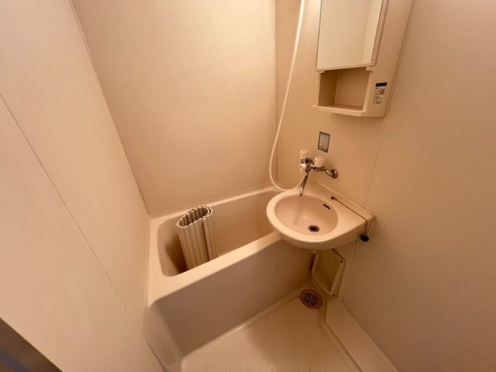 バス・シャワールーム　※別室の写真を使用しております。