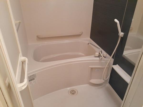 バス・シャワールーム　浴室乾燥機付き！