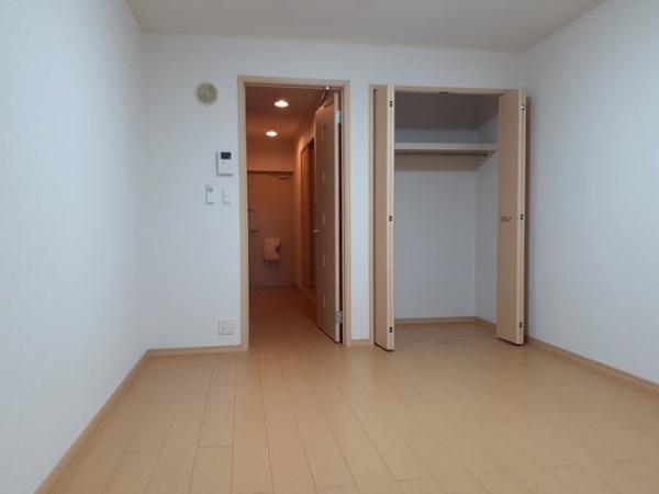 居室・リビング　フローリング！