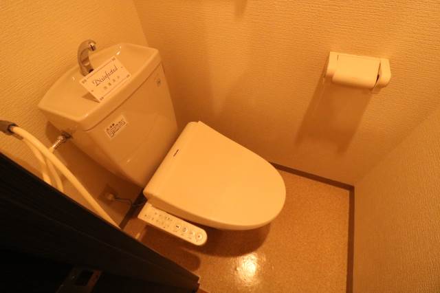 トイレ　シャワートイレ完備♪