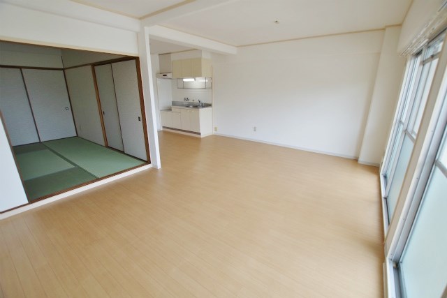 居室・リビング　※同タイプのお部屋の写真となります。