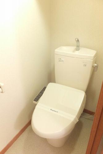 トイレ　温水洗浄便座有