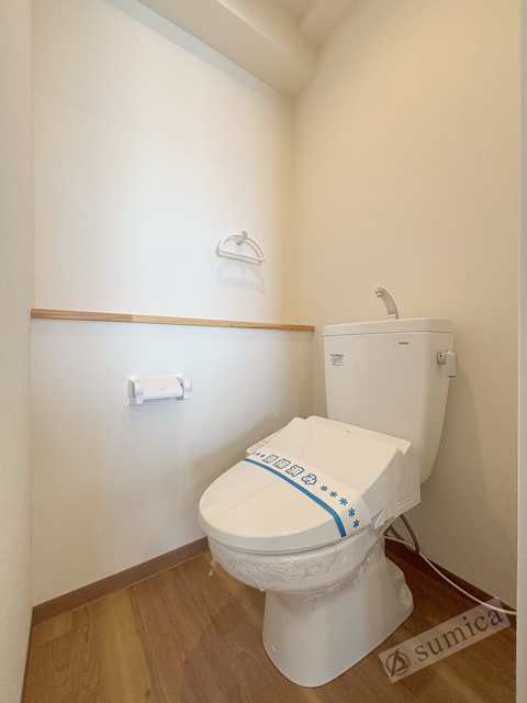 トイレ　温水洗浄便座付き♪♪