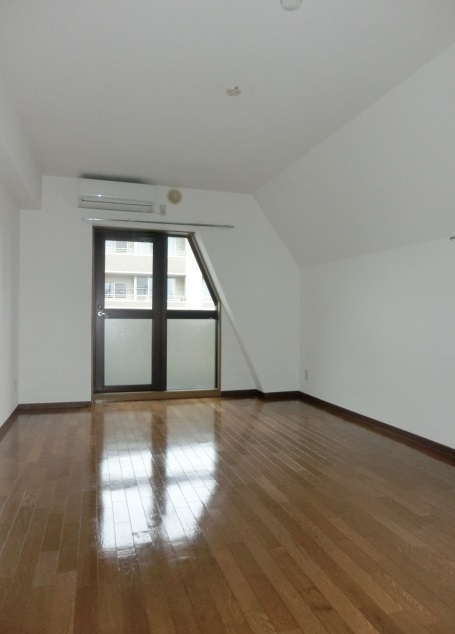 居室・リビング　フローリングのお部屋はやっぱり落ち着きますね。