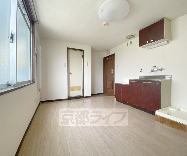 居室・リビング　落ち着いた雰囲気のお部屋です
