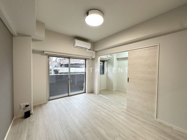 居室・リビング　同タイプ別住戸写真となります。現況と異なる場合がございます。