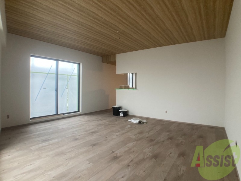 居室・リビング　広くてキレイなお部屋が広がっていて、充実した生活が送れそう。