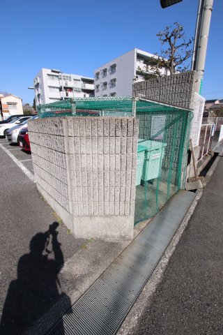その他設備　敷地内ゴミ捨場