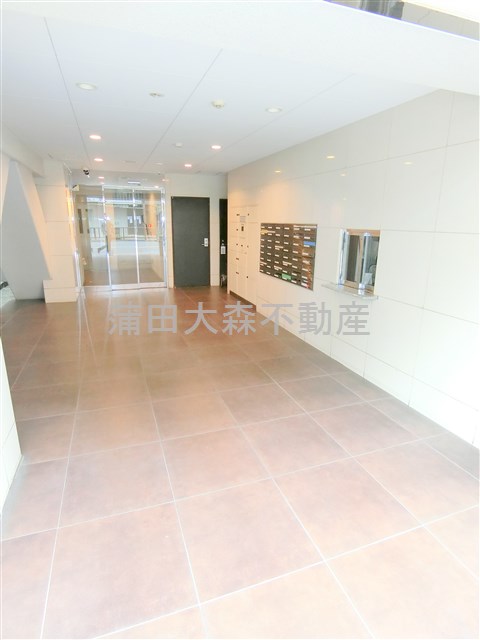 エントランス　防犯カメラTVモニター付オートロック　宅配BOX　エントラン