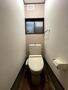 トイレ　温水洗浄便座付き。トイレもリフォーム済みです