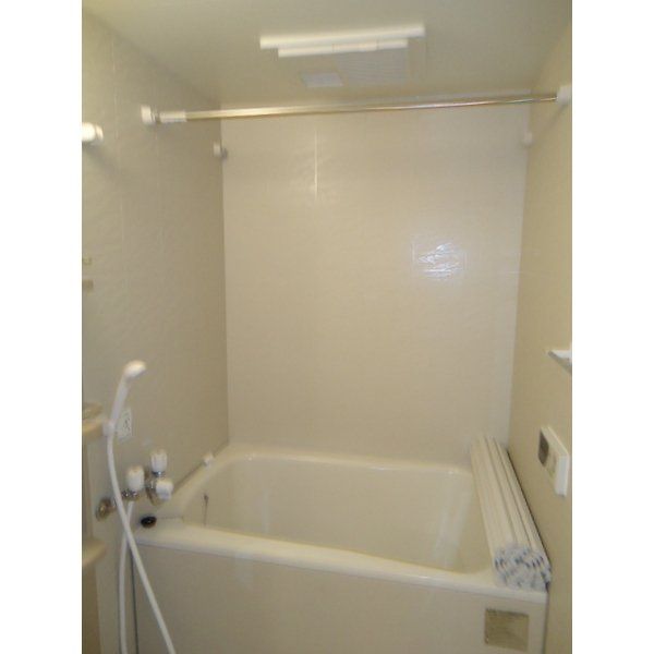 バス・シャワールーム　★追い焚き給湯です★