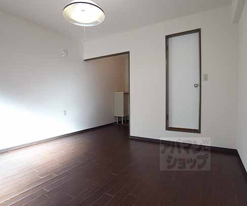 居室・リビング　広々とした部屋です。